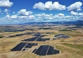 Vista aérea del parque fotovoltaico construido en la provincia de Segovia.