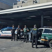 Agentes de la Policía Municipal y de la Guardia Civil, este viernes por la mañana frente a las Urgencias del Hospital Clínico de Valladolid.