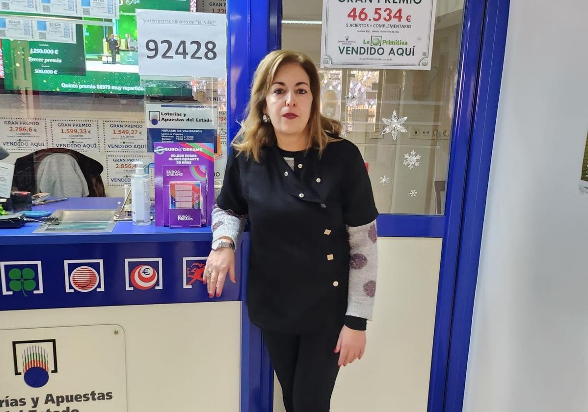 La responsable del despacho de Loterías de Saldaña, Inés Quijano.