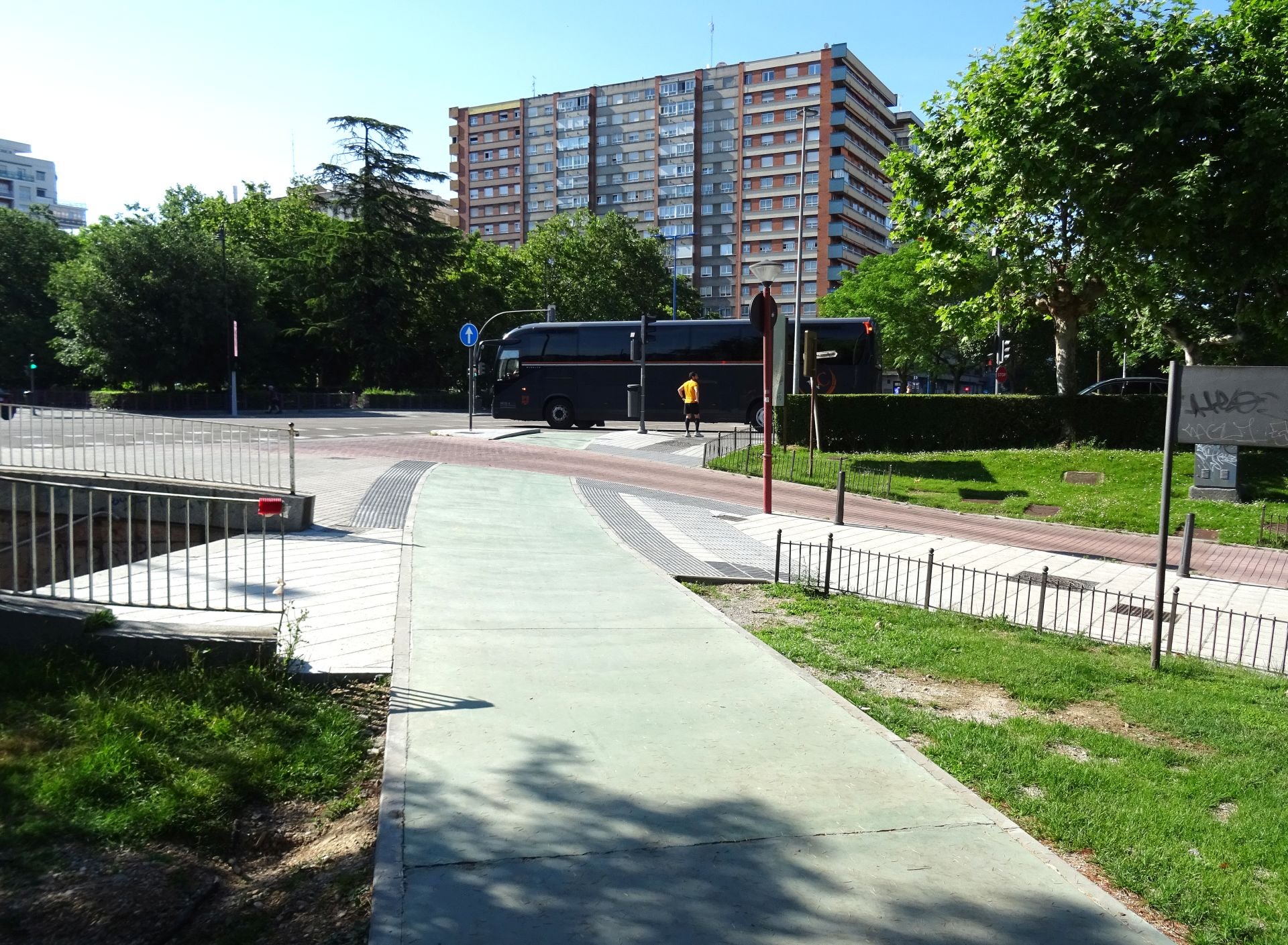 Las obras del carril bici de Isabel la Católica, en imágenes