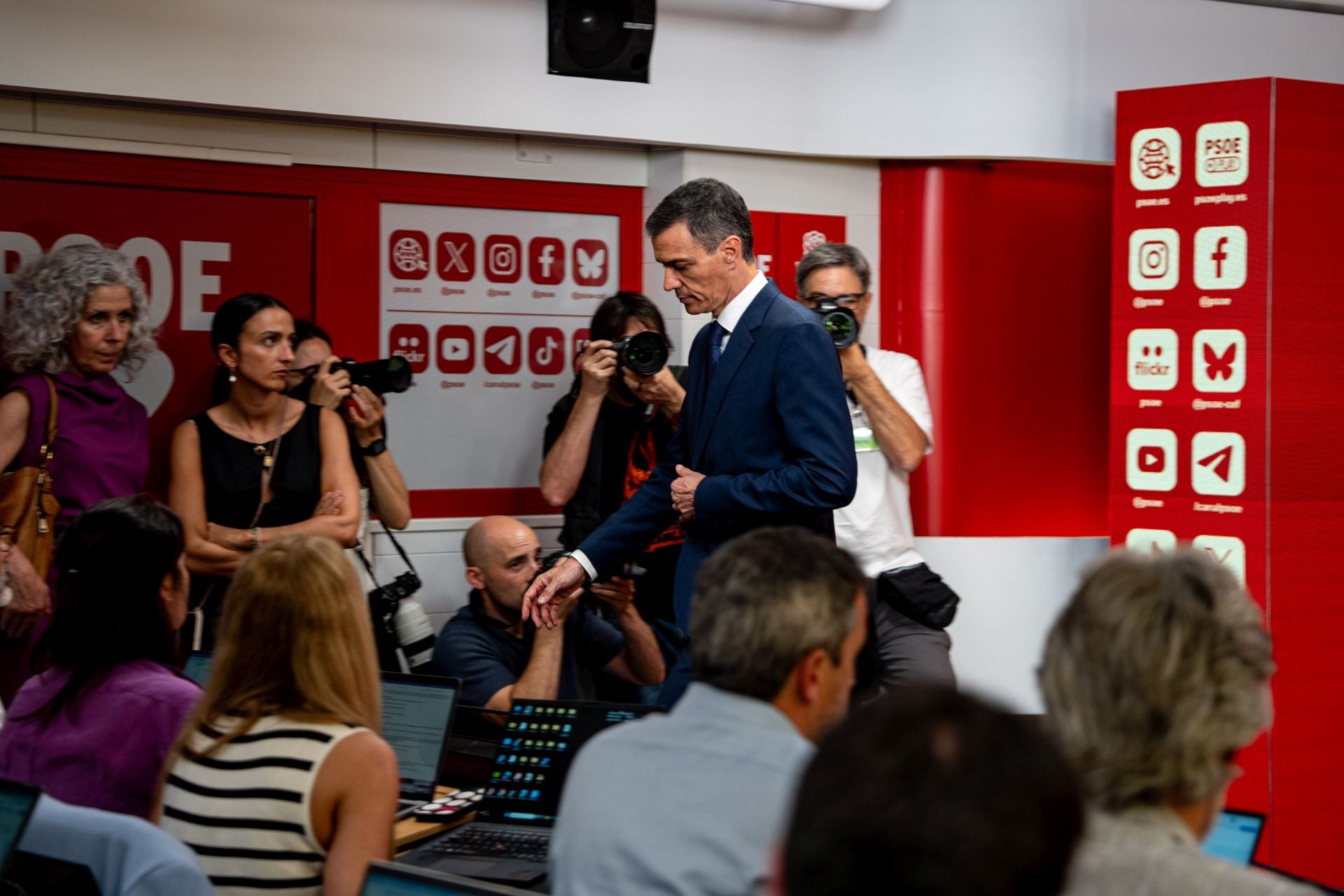 Pedro Sánchez, tras comparecer ante los periodistas la tarde del jueves tras la dimisión de Santos Cerdán, su secretario de Organización en el PSOE.