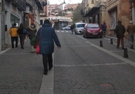 Una calle comercial en el municipio segoviano de Cuéllar.