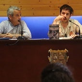 Miguel García y Eduardo Gutiérrez durante la presentación de Contra la cultura