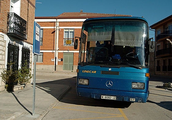 Imagen de archivo de un autobús en una calle de Villanubla.
