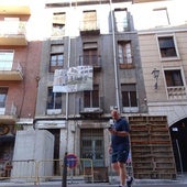 Edificio del número 3 de la calle San Ignacio, cuyo interior se demolerá para construir nuevas viviendas.