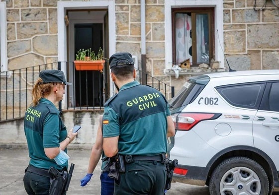 La Guardia Civil se ha desplazado hasta el lugar del suceso y ha abierto una investigación.