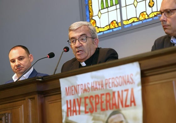 El arzobispo, Luis Argüello, durante la presentación de la memoria de Cáritas, este lunes en Valladolid.