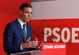El presidente del Gobierno y líder del PSOE, Pedro Sánchez durante su comparecencia, ayer en la sede de Ferraz.
