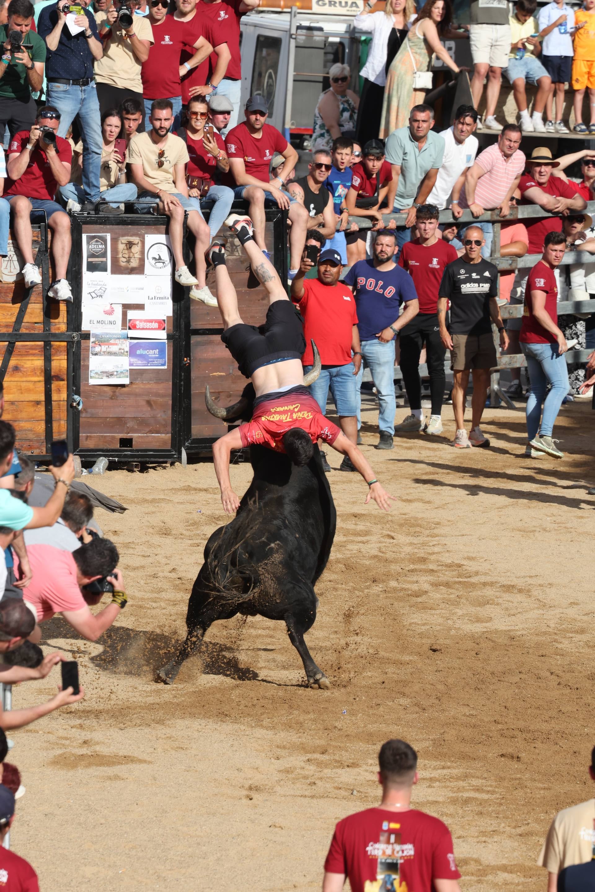 Las imágenes de la espectacular cogida en el encierro de Medina