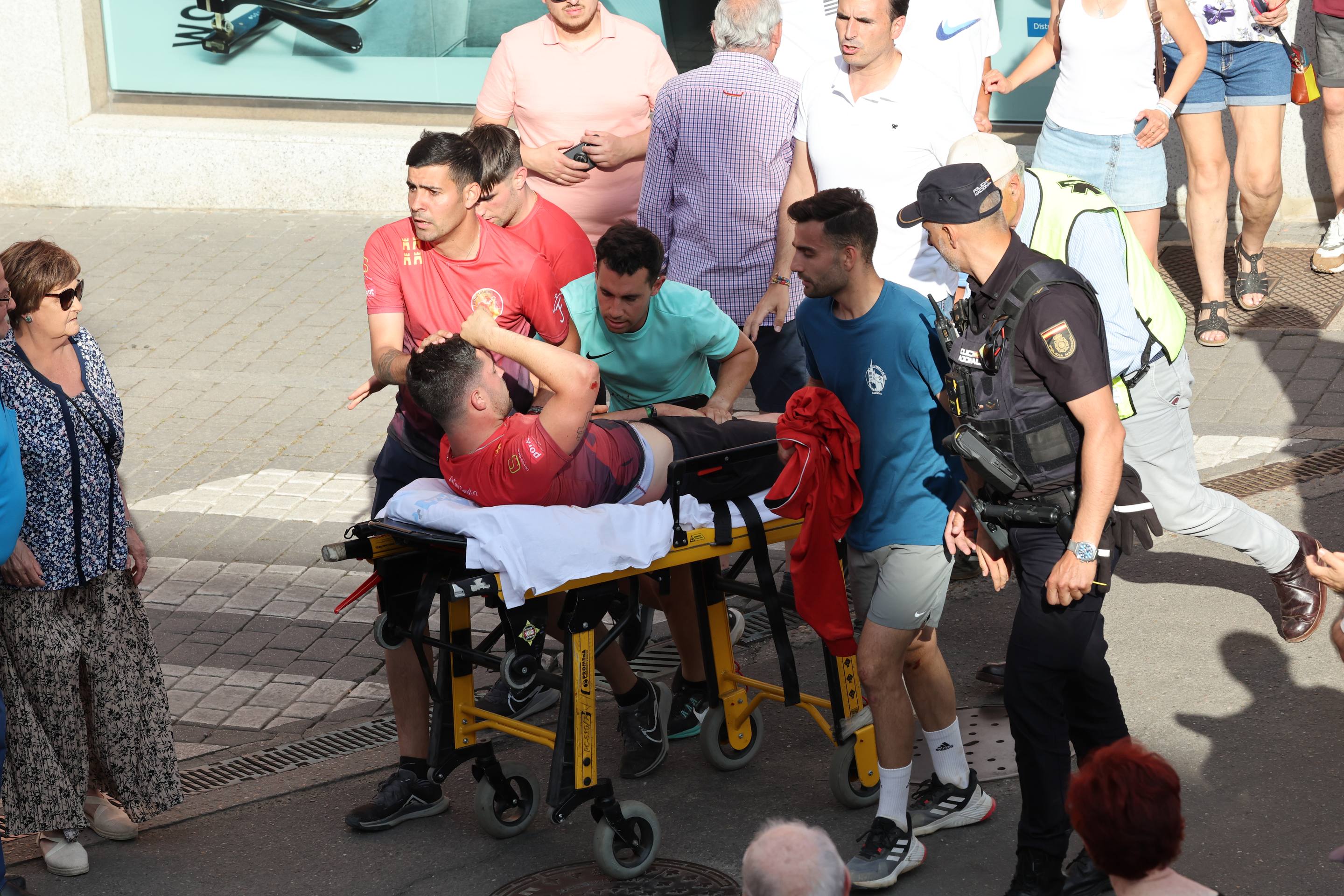 Las imágenes de la espectacular cogida en el encierro de Medina