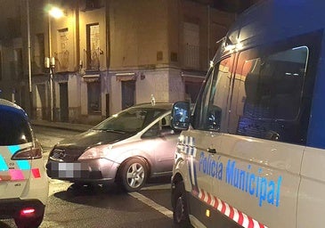 Cuadruplica la tasa de alcohol y se empotra contra dos coches en Pajarillos