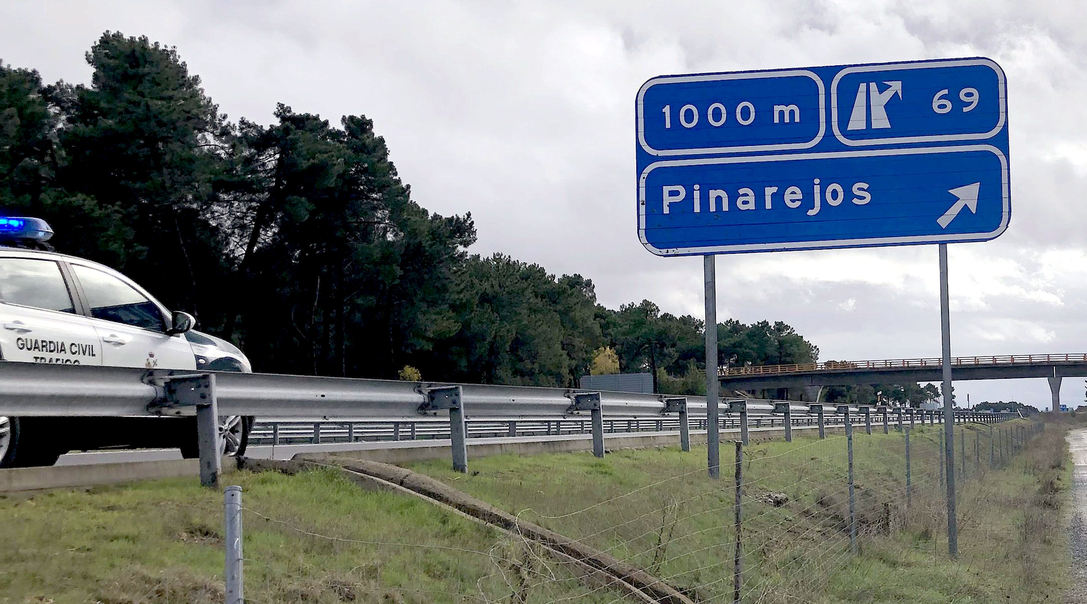 Cartel que informa de la salida 69 en la autovía A-601, en Pinarejos.