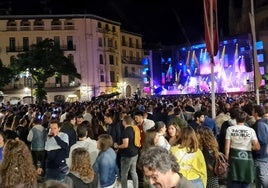 Verbena en la Plaza Mayor de Segovia durante las Ferias y Fiestas de San Juan y San Pedro.