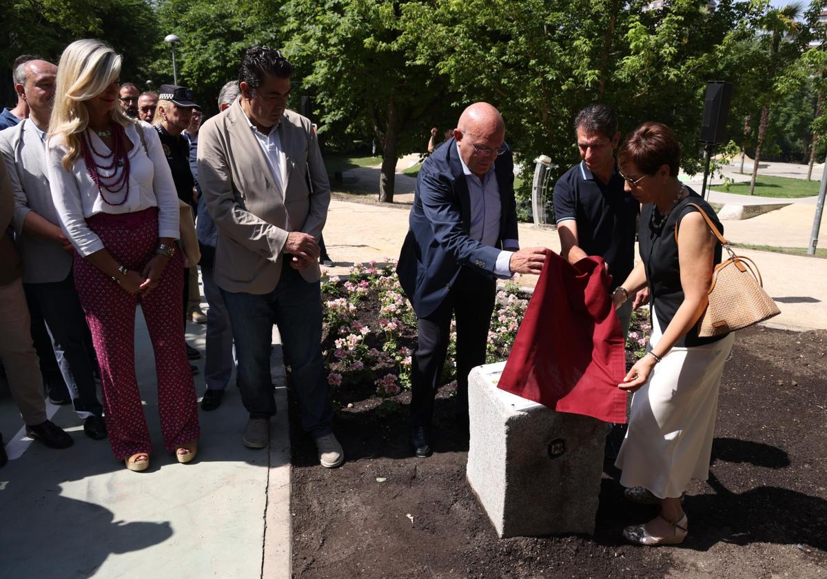 Carnero dedica el polémico carril bici de Isabel la Católica a la ciclista fallecida Estela Domínguez