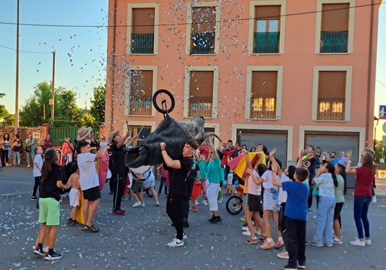 Niños y jóvenes disfrutan con los carretones