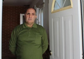 Andrés Fernández, afectado por el impago y los desperfectos que los okupas dejaron en su casa.