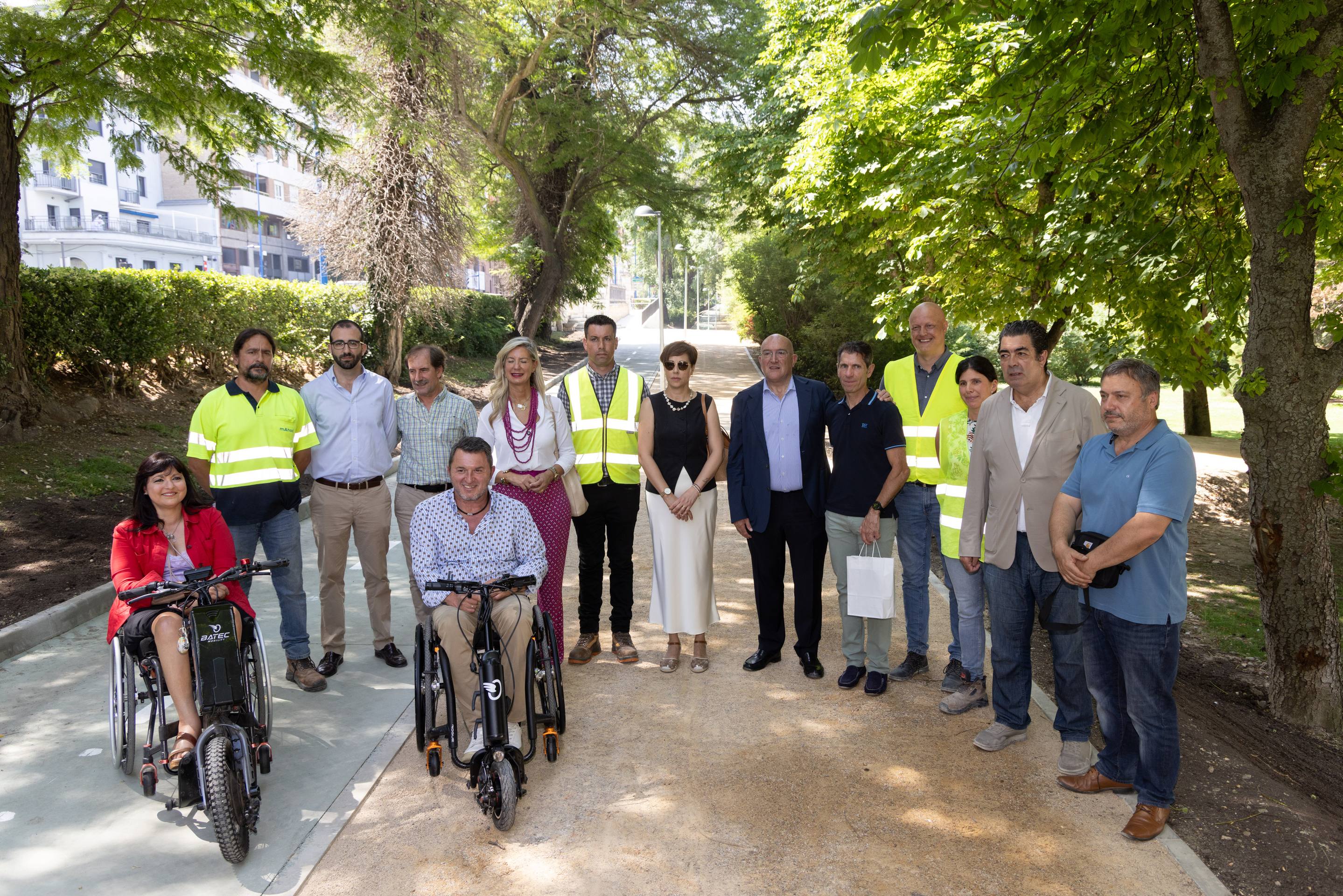 La inauguración del nuevo carril bici de Isabel la Católica, en imágenes