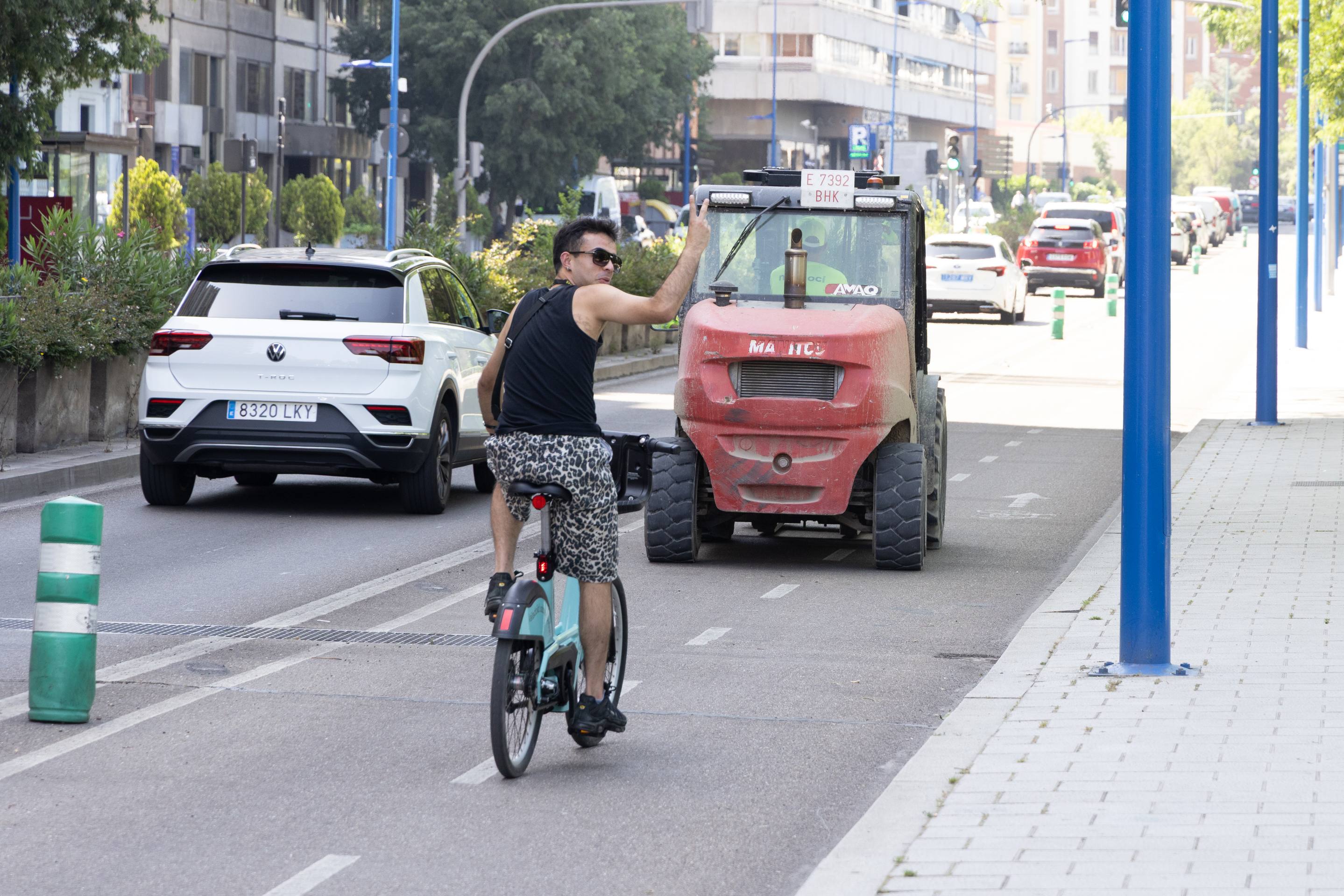 La inauguración del nuevo carril bici de Isabel la Católica, en imágenes