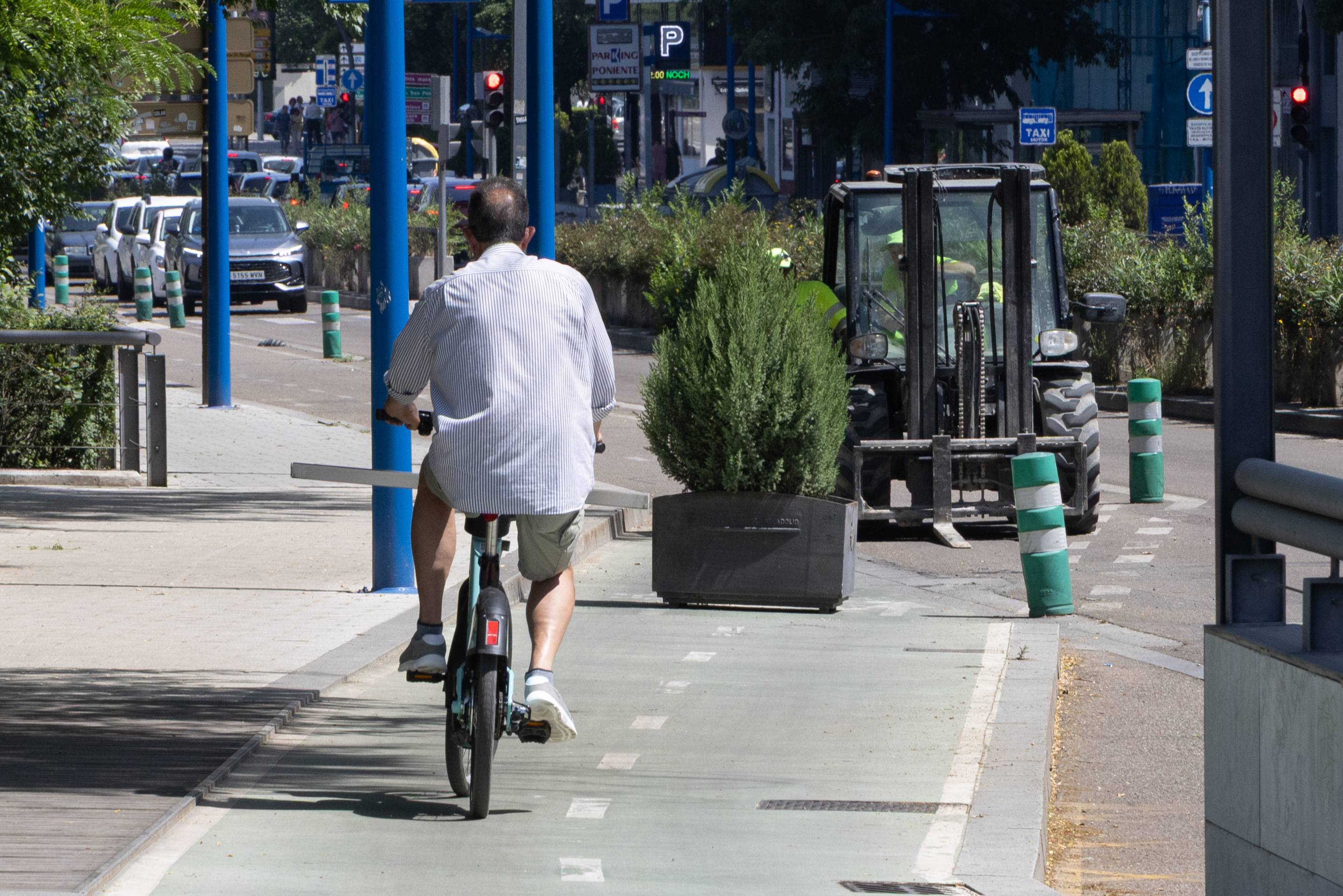 La inauguración del nuevo carril bici de Isabel la Católica, en imágenes