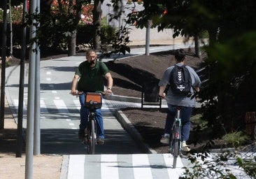 La inauguración del nuevo carril bici de Isabel la Católica, en imágenes