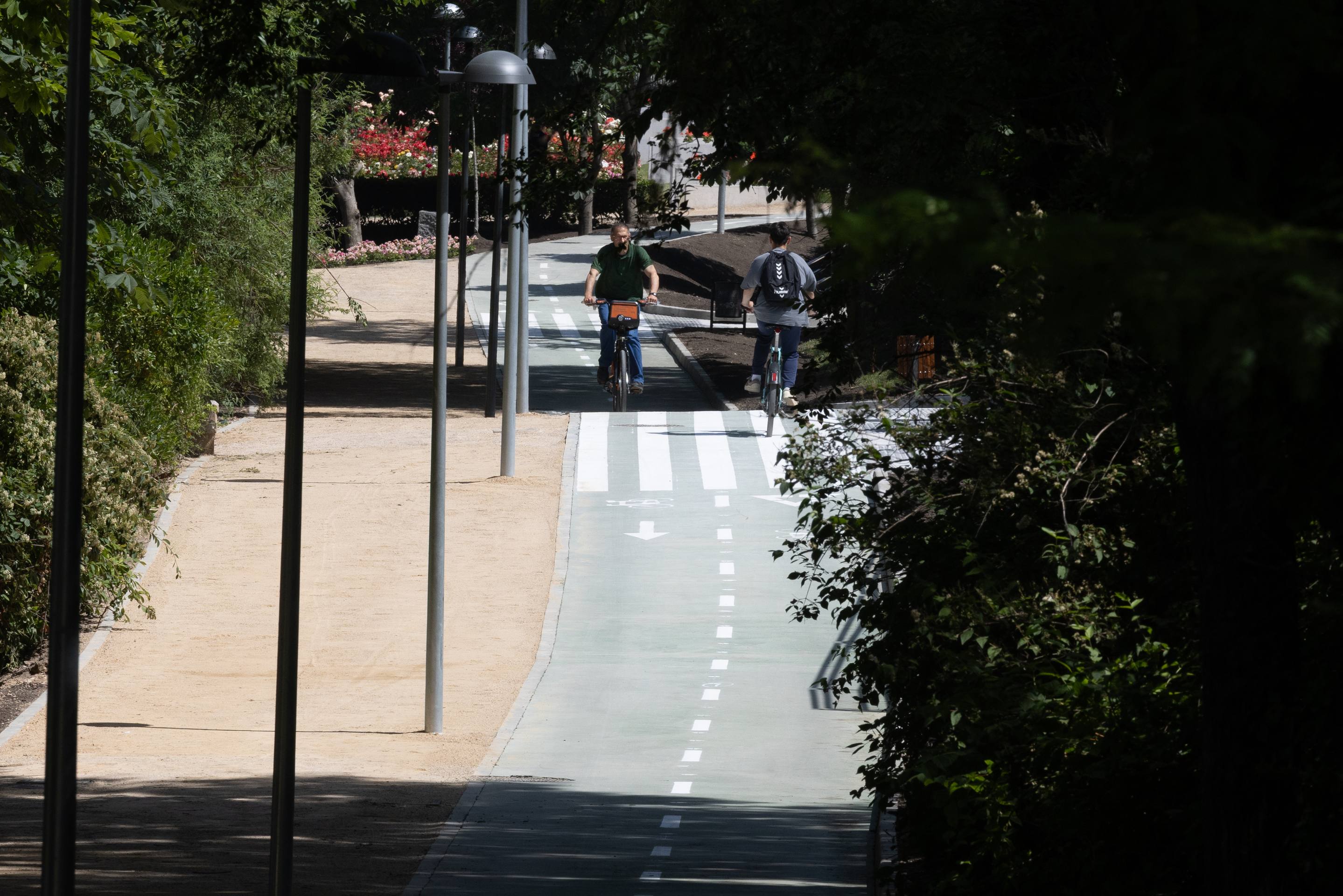 La inauguración del nuevo carril bici de Isabel la Católica, en imágenes