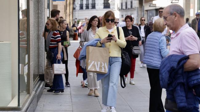 Cuando la capitalidad volvió a Madrid, la ciudad inició un enorme proceso de decadencia, perdiendo hasta...