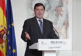 El presidente de la Junta, Alfonso Fernández Mañueco, el lunes durante la presentación del programa.