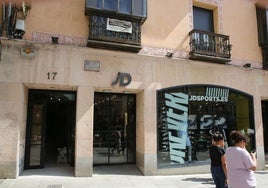 Tienda de la Calle Real en la que se produjo el robo.