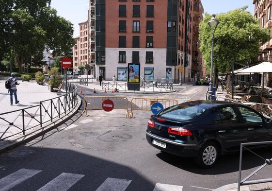 La calle Duque de Lerma y el desvío hacia López Gómez continúa cortado hasta que pueda retomarse el asfaltado de la calzada de la primera.