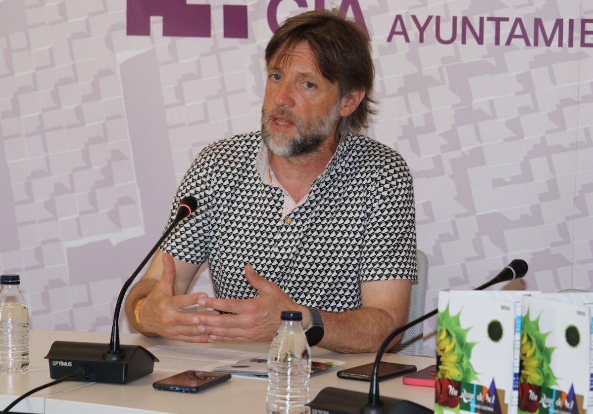 El concejal Francisco Fernández, en la presentación del Verano Cultural.