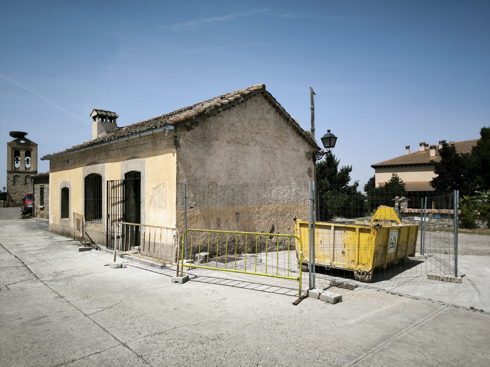 Inicio de las obras en la Casa Barrio de Cabanillas del Monte.