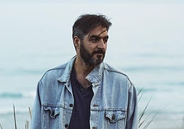 Autorretrato del fotógrafo Raúl Ortíz de Lejarazu en uno de los paisajes australianos que tanto le inspiran