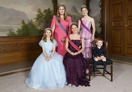 Amalia de Orange, Elisabeth de Bélgica, Estelle de Suecia, Ingrid de Noruega y Charles de Luxemburgo.