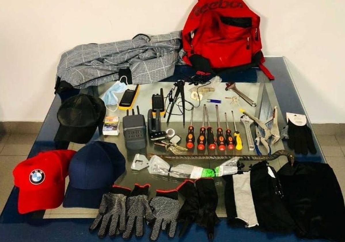 Material incautado tras la detención de las personas ahora absueltas.