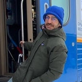Guillermo Abril, durante una parada de un tren cama en Kazajistán.