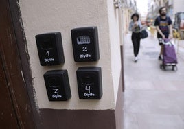 Cajetines de llaves con clave numérica para el acceso a los apartamentos turísticos