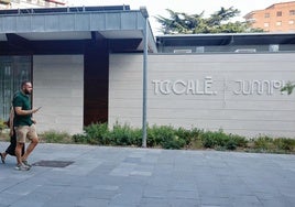Lateral de la nueva cafetería hacia la rotonda de la Huerta de Guadián.
