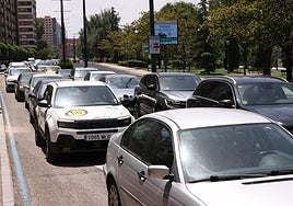 Paseo de Isabel la Católica colapsado al mediodía de este viernes.