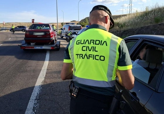 Guardia Civil en un control de velocidad.