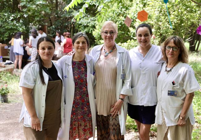 Marta de la Cerda (Enfermera), Cristina Domínguez (Psiquiatra), Soraya Geijo (Psiquiatra) y Laura González (EIR) y Blanca Fernández (Psicóloga), forman parte de éste área del Clínico