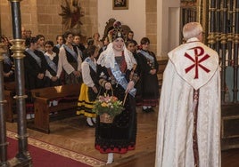 Ofrenda floral, último acto de las Ferias y Fiestas de San Juan y San Pedro.