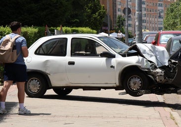Una mujer herida al colisionar su coche contra un autobús en Parquesol