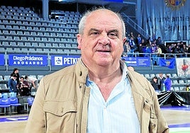 Gonzalo Ibáñez, presidente del Palencia Baloncesto en el Pabellón Municipal.