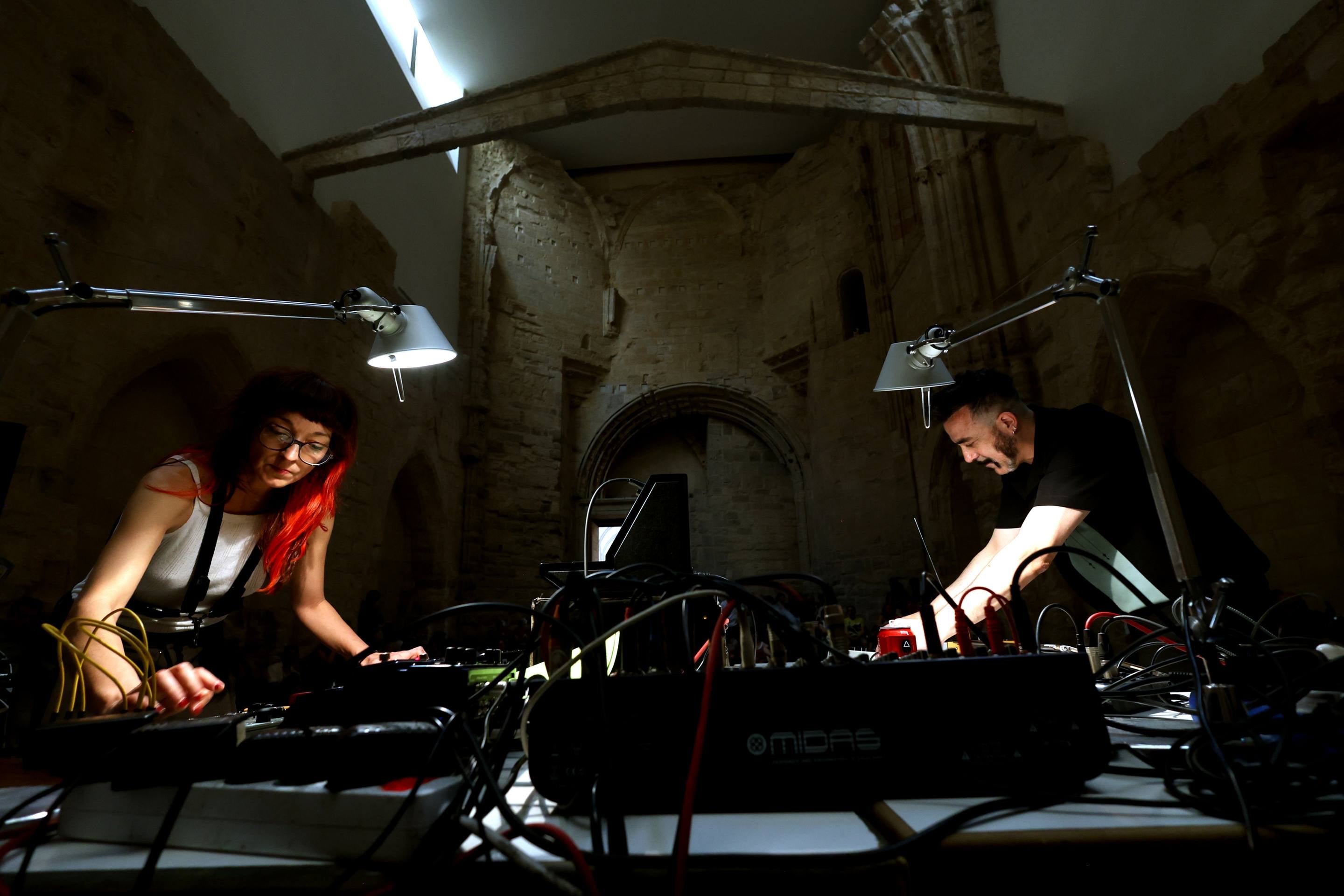 Severine Beata y Javier Álvarez en la capilla del Patio Herreriano