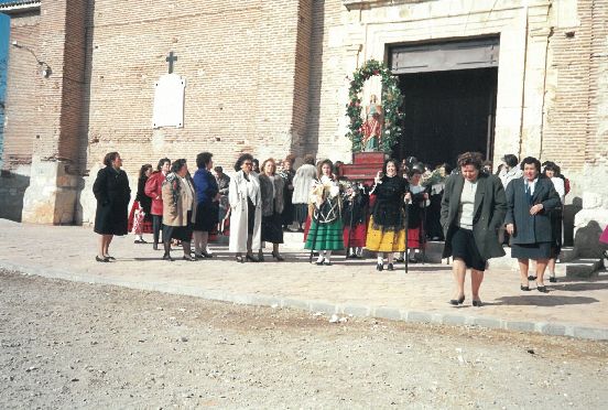 Águedas de Valdestillas portan la imagen de la Virgen.