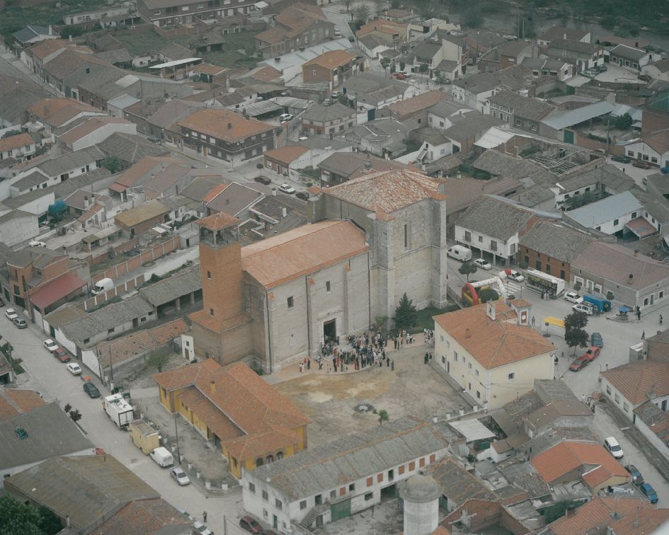 Imagen aérea de Valdestilla, con la iglesia de Nuestra Señora del Milagro en el centro de la imagen.