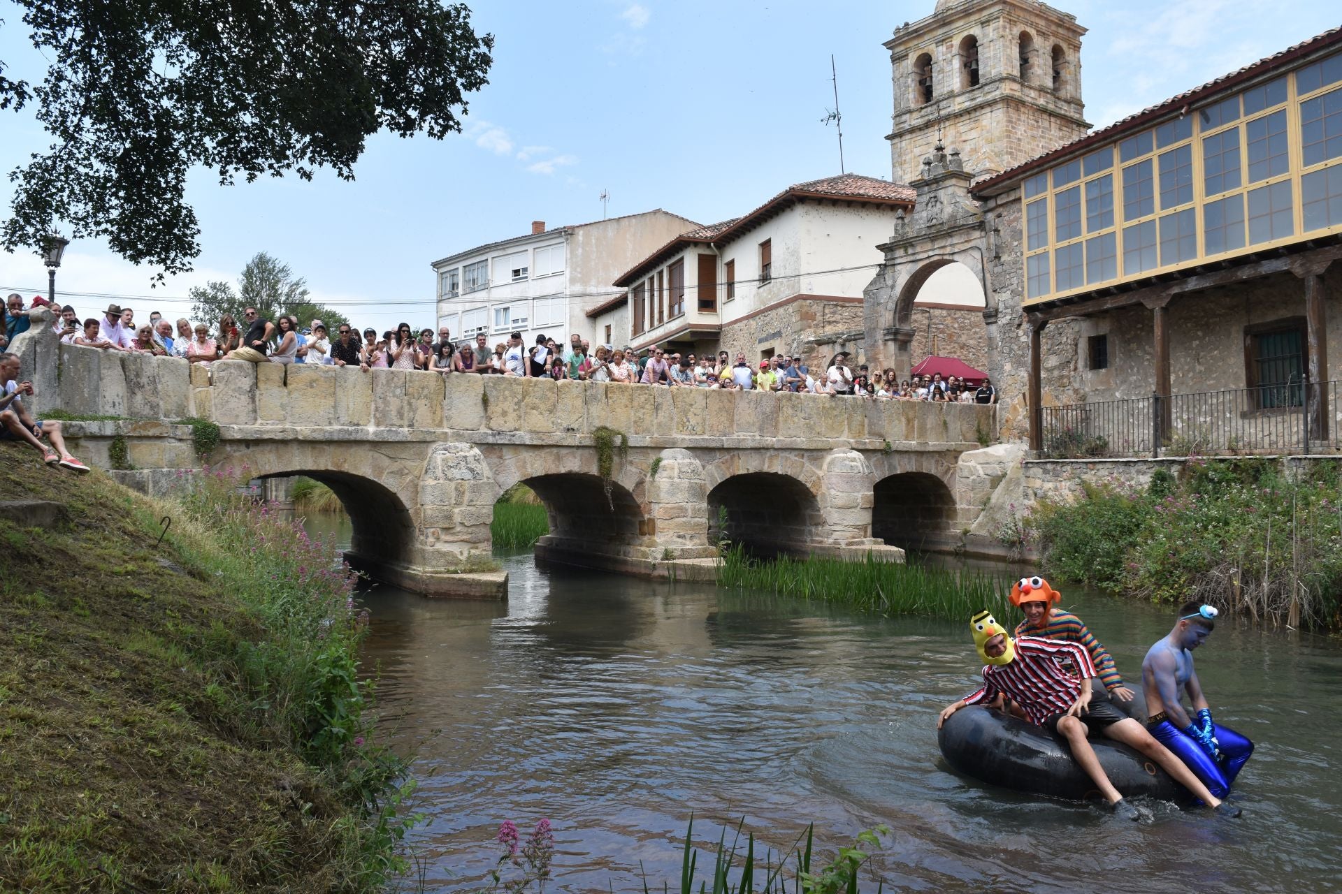 El Pisuerga se llena de coloridos hinchables