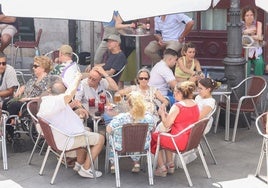 Ambiente en Valladolid a la hora del vermú el Día del Corpus