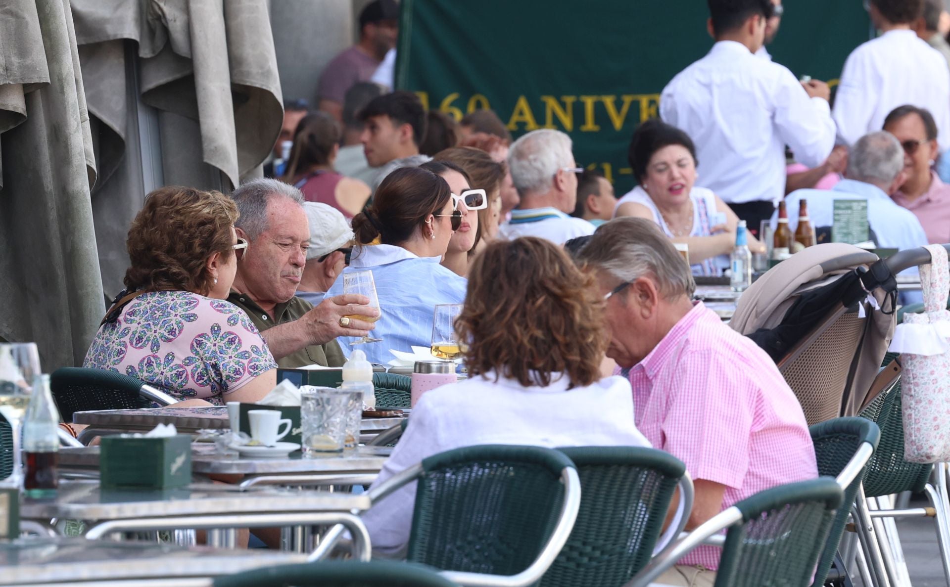 Ambiente en Valladolid a la hora del vermú el Día del Corpus