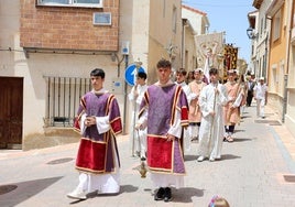Baltanás celebra el Corpus Christi con pétalos y altares